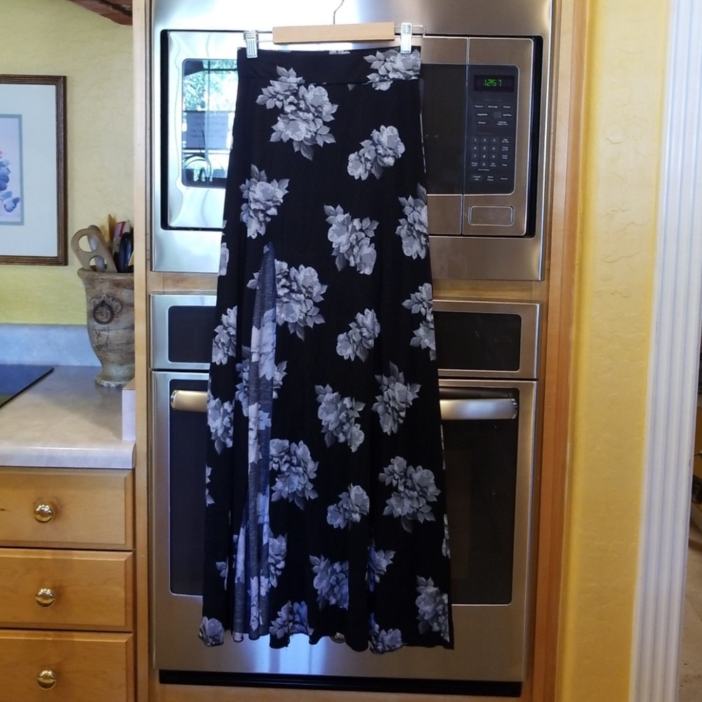 Grey and Black Fitted Maxi Skirt with Slit